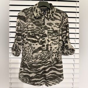 🛍️I-N-C half button shirt with roll up sleeve Size M